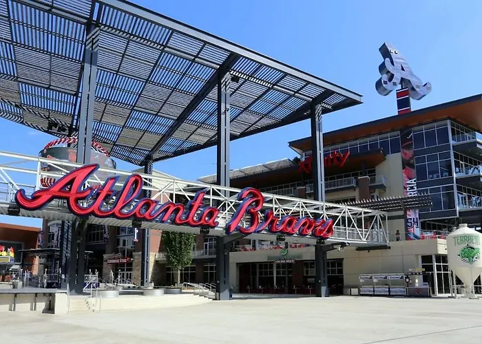 Luxury Townhome - 1 Mile To The Battery Atlanta